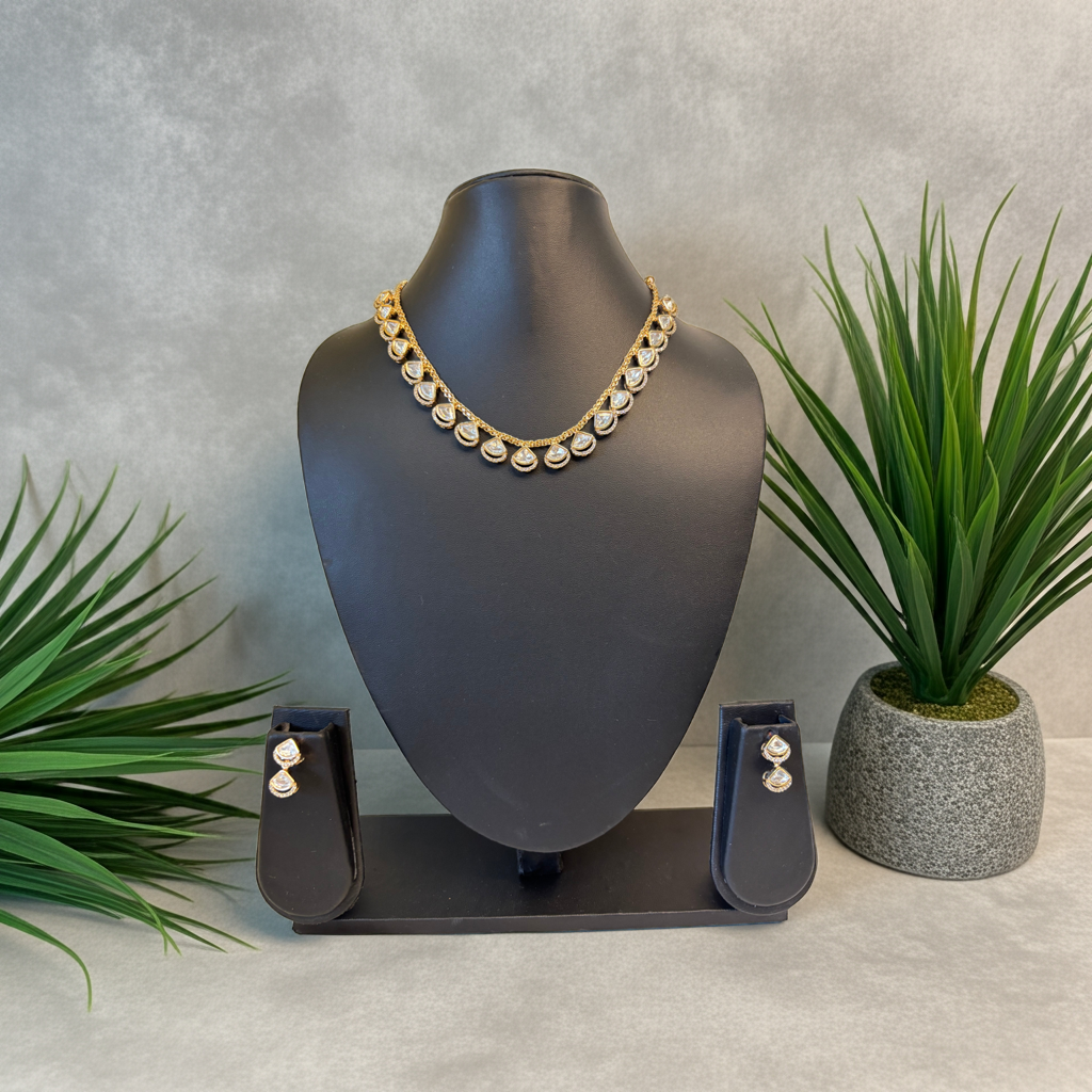 Aarohi Kundan Elegance Necklace Set