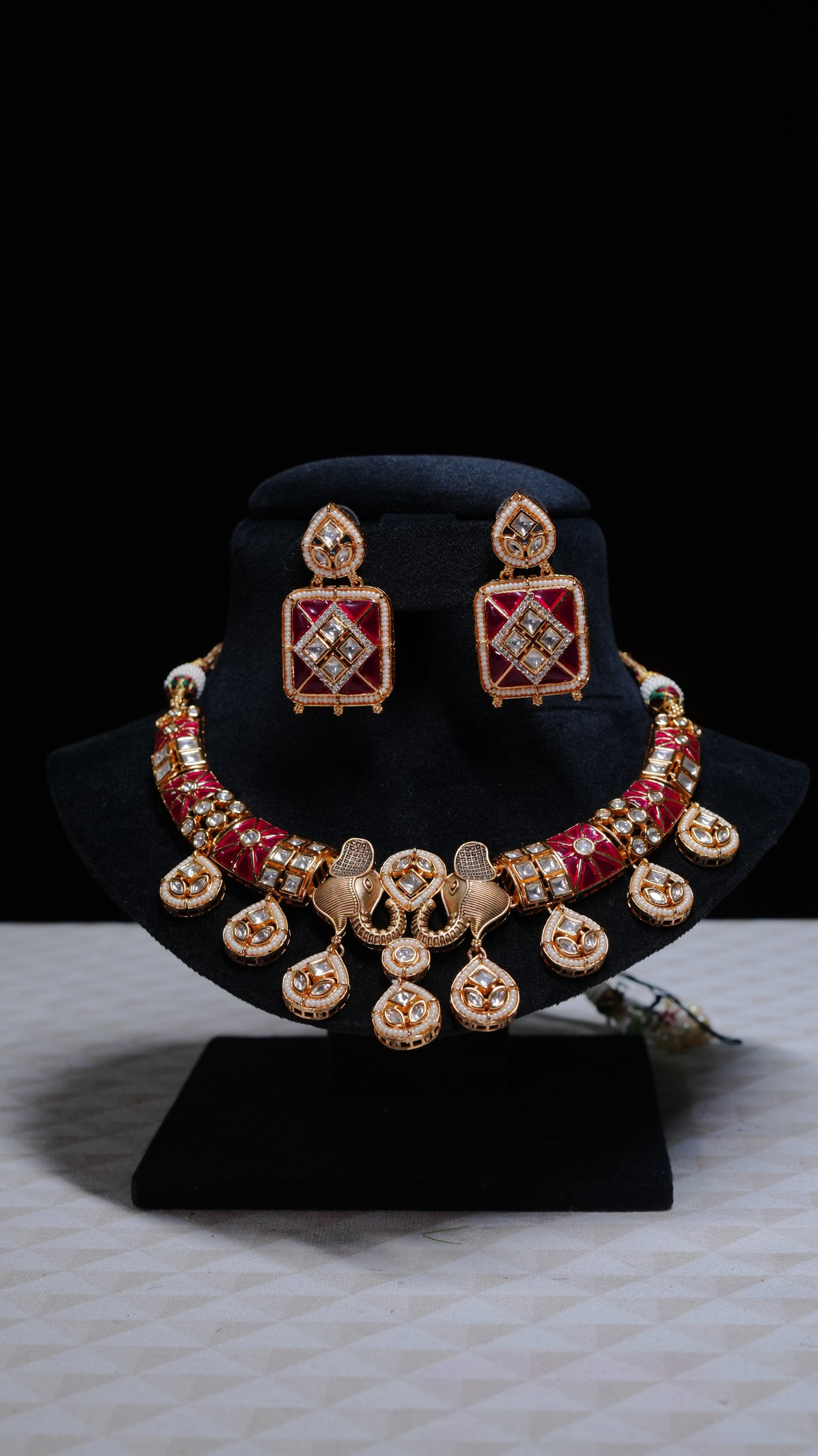Avantika Royal Kundan Hasli