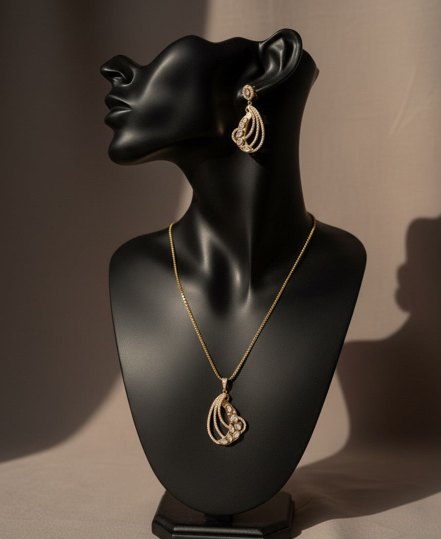 Kundan Shine Pendant & Earrings Set