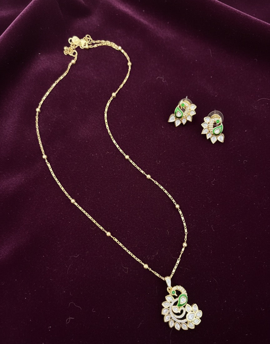 Regal Mor Pendant Set