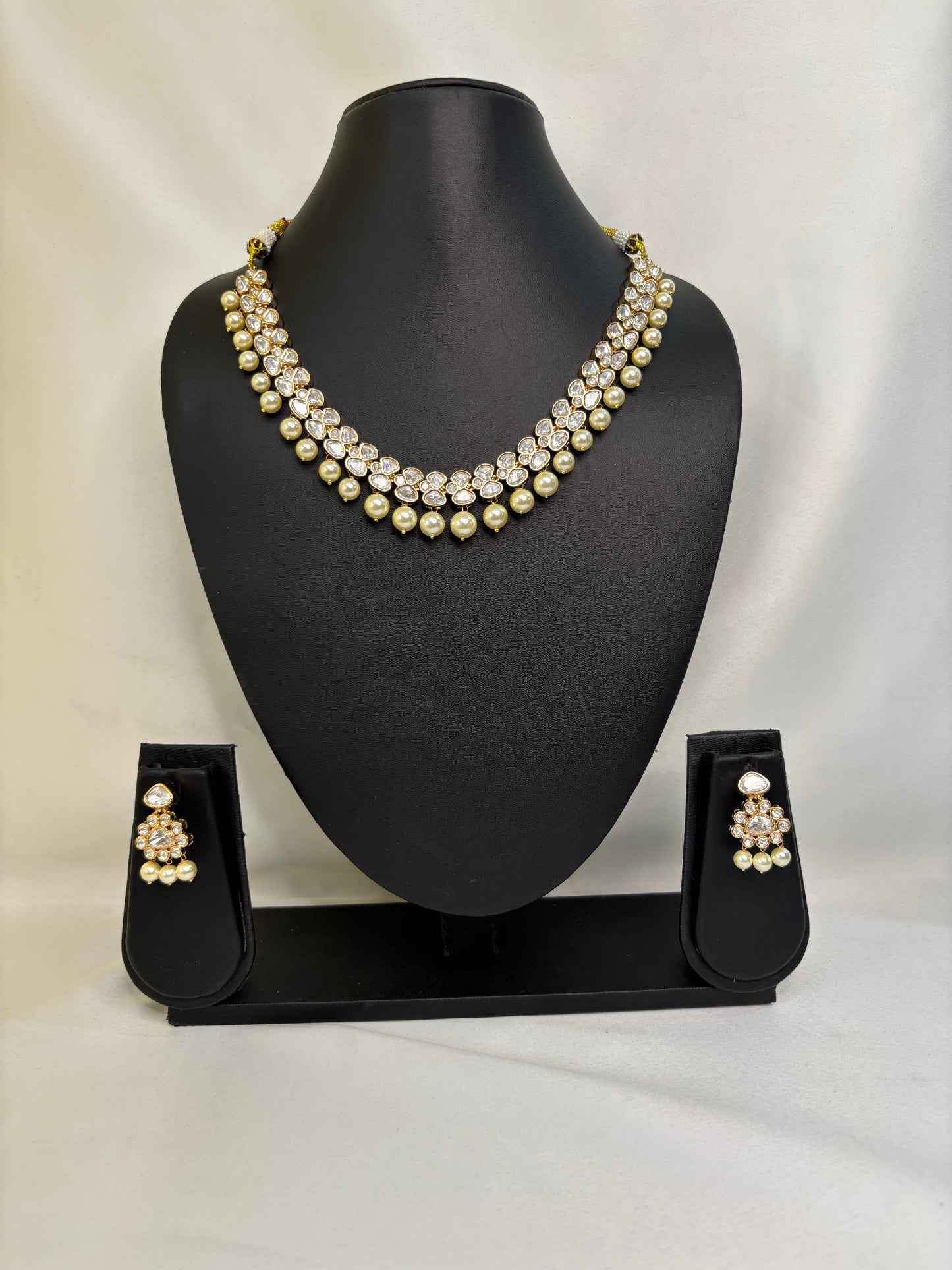 Kundan Necklace Set.
