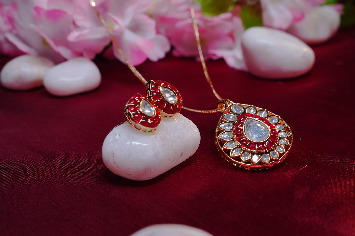 Kundan Pear glow Pendant Set